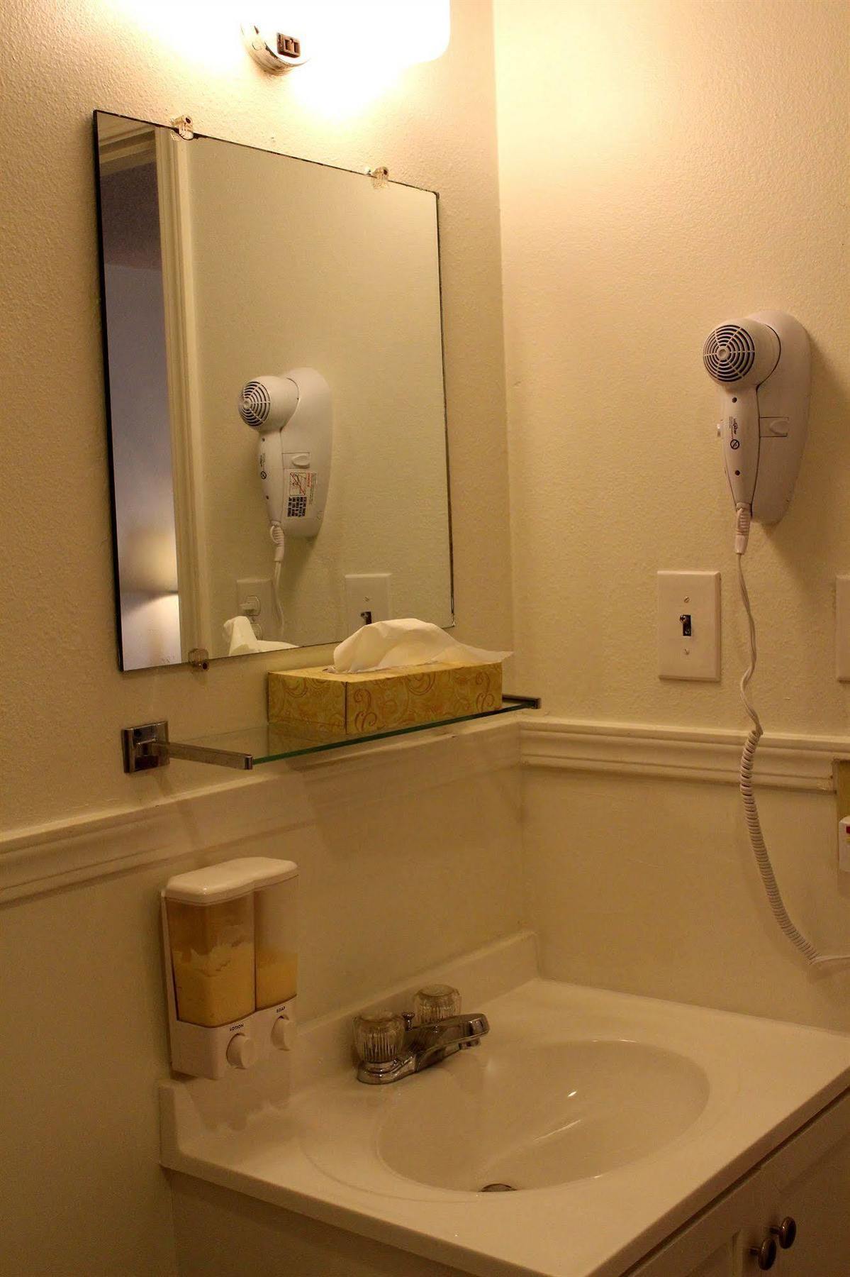 Sovana Inn メドフォード エクステリア 写真