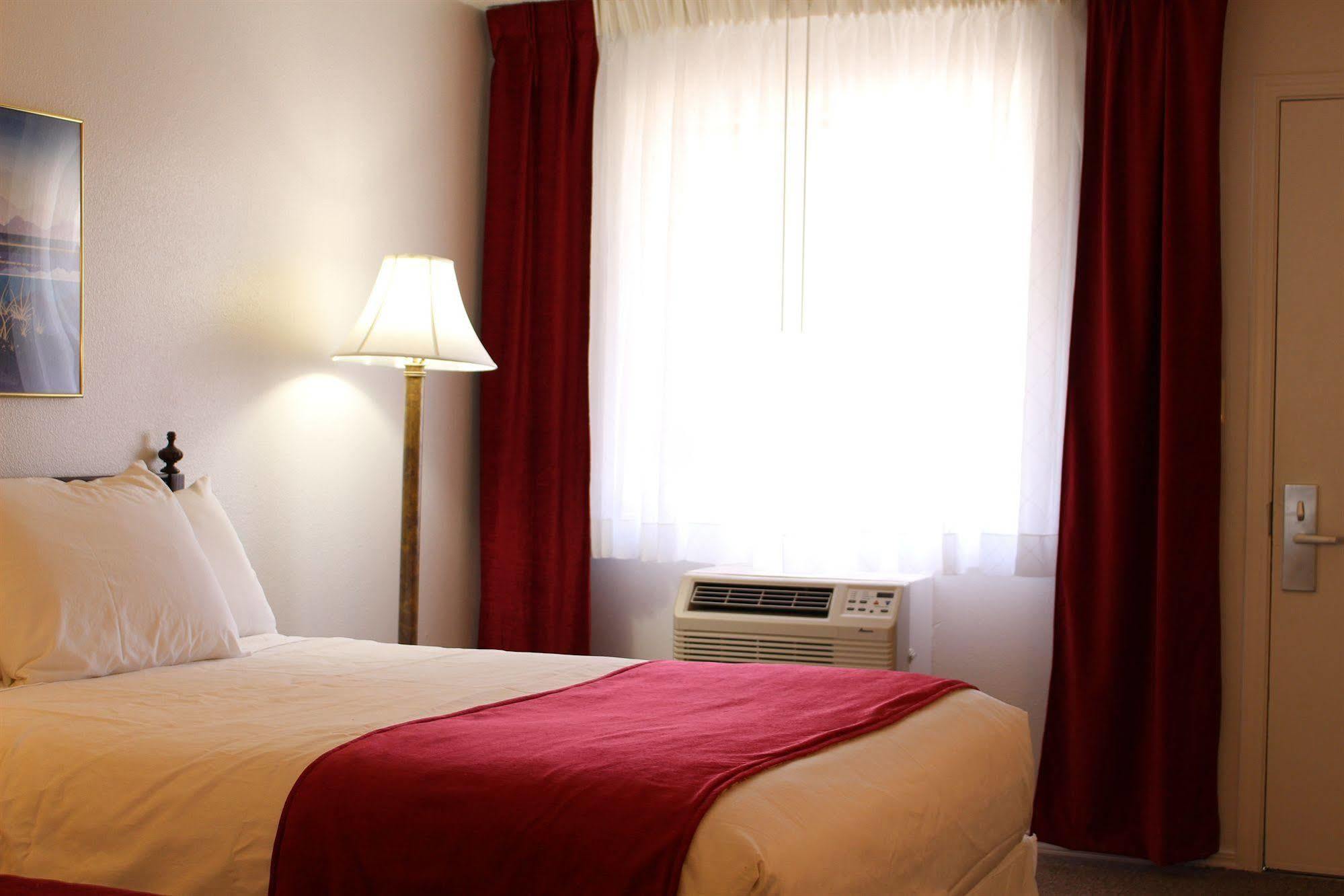 Sovana Inn メドフォード エクステリア 写真
